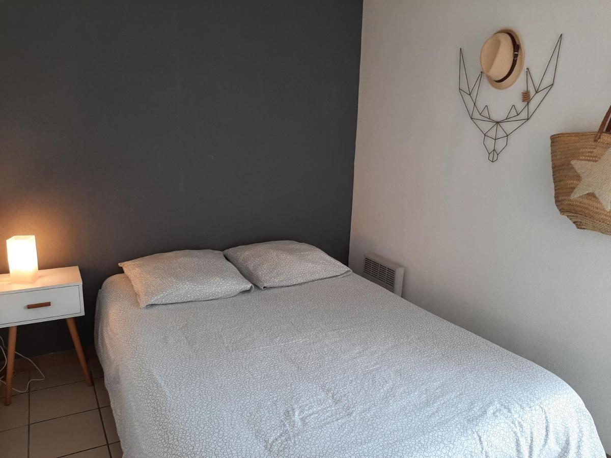 Charmante Villa Patio Avec Terrasse : Proche Plages Et Centre, Ideale Pour 4 Personnes - Fr-1-239-789 卡布勒通 外观 照片