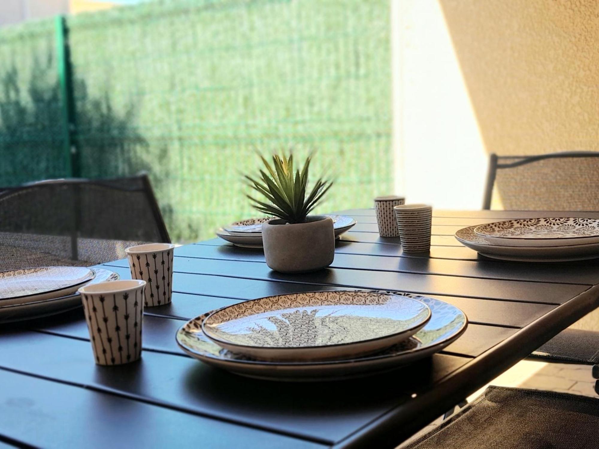 Charmante Villa Patio Avec Terrasse : Proche Plages Et Centre, Ideale Pour 4 Personnes - Fr-1-239-789 卡布勒通 外观 照片