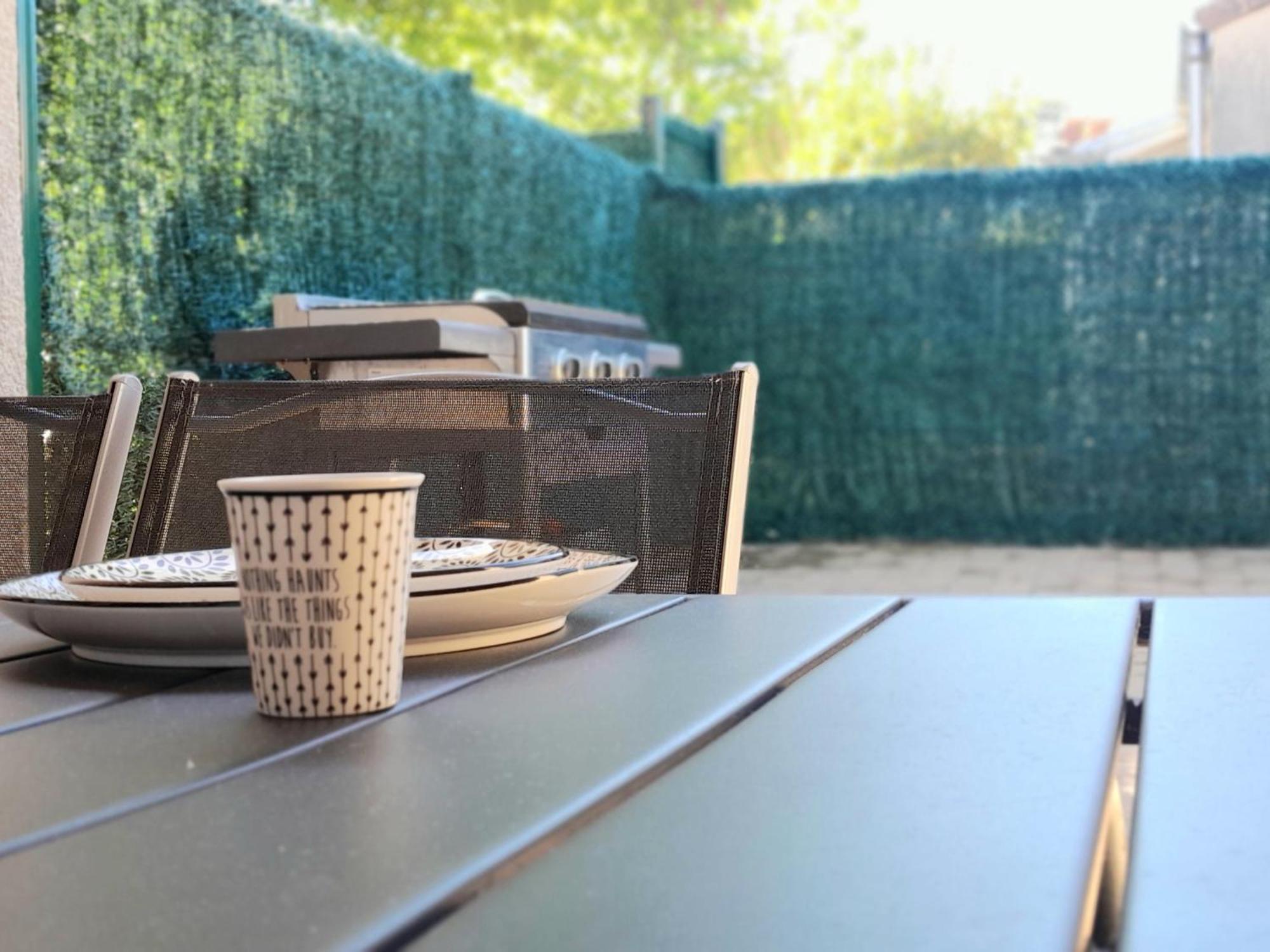 Charmante Villa Patio Avec Terrasse : Proche Plages Et Centre, Ideale Pour 4 Personnes - Fr-1-239-789 卡布勒通 外观 照片