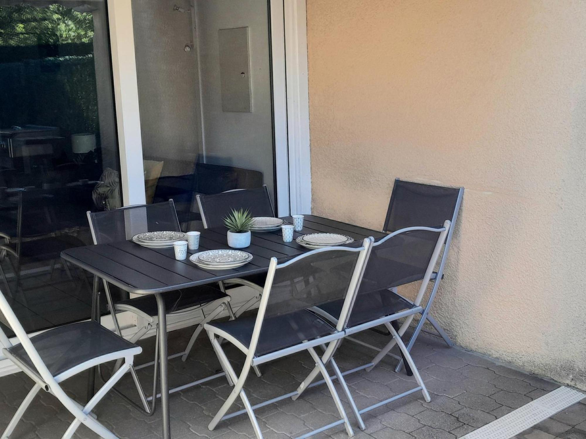 Charmante Villa Patio Avec Terrasse : Proche Plages Et Centre, Ideale Pour 4 Personnes - Fr-1-239-789 卡布勒通 外观 照片