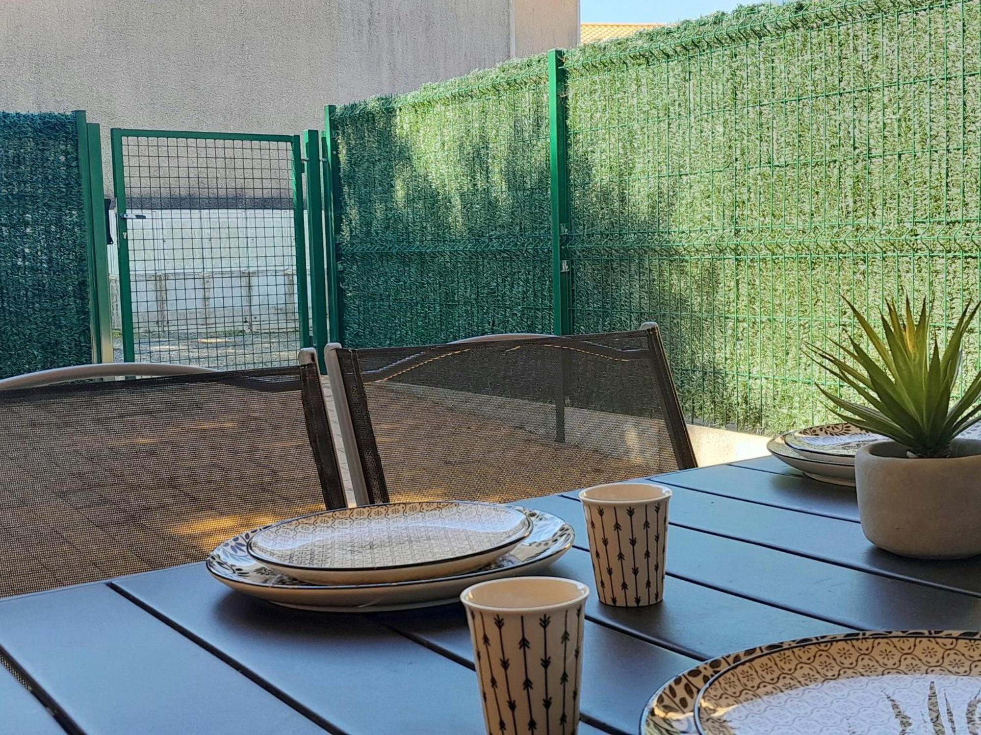 Charmante Villa Patio Avec Terrasse : Proche Plages Et Centre, Ideale Pour 4 Personnes - Fr-1-239-789 卡布勒通 外观 照片